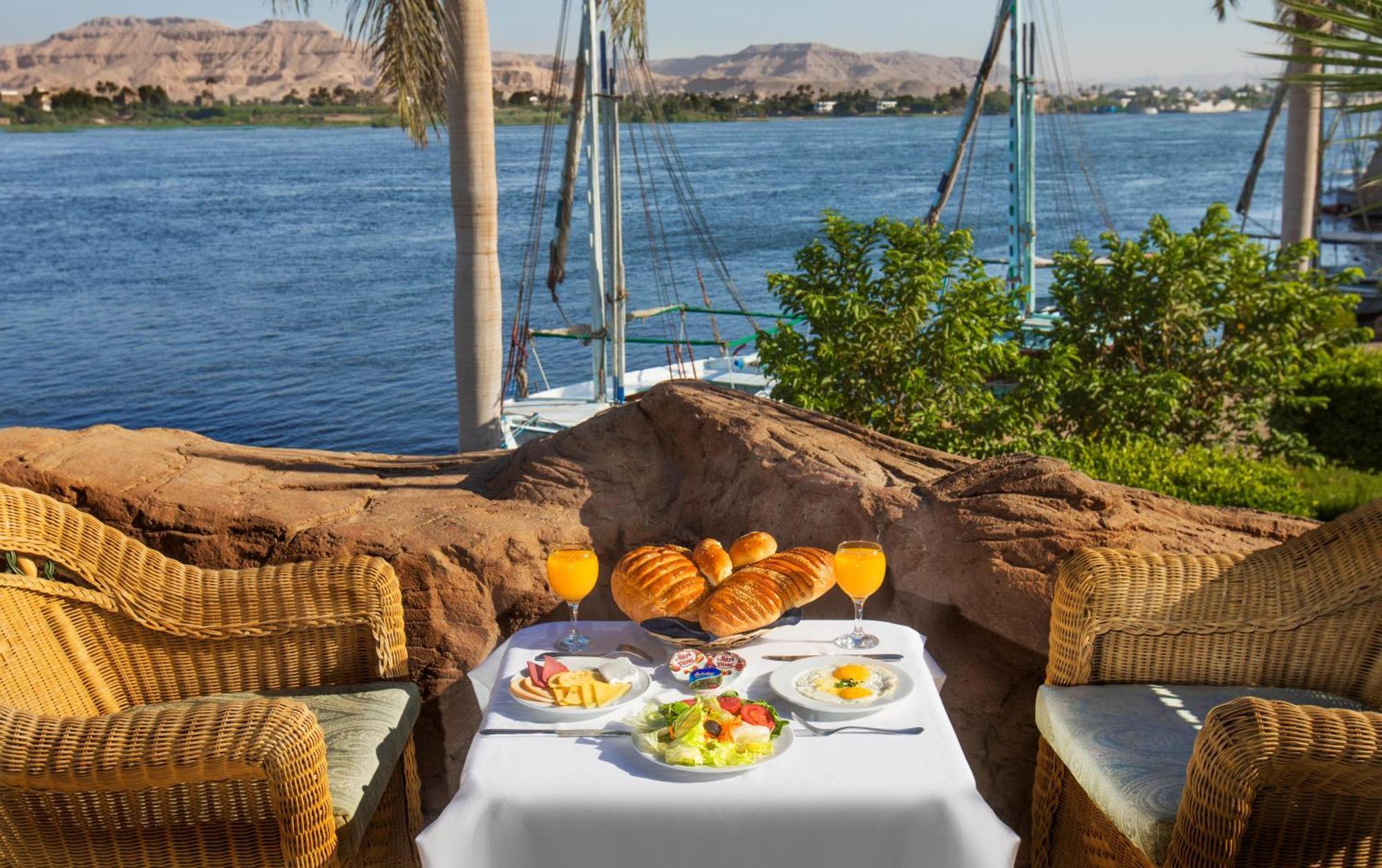 Pyramisa Hotel Luxor Exteriör bild